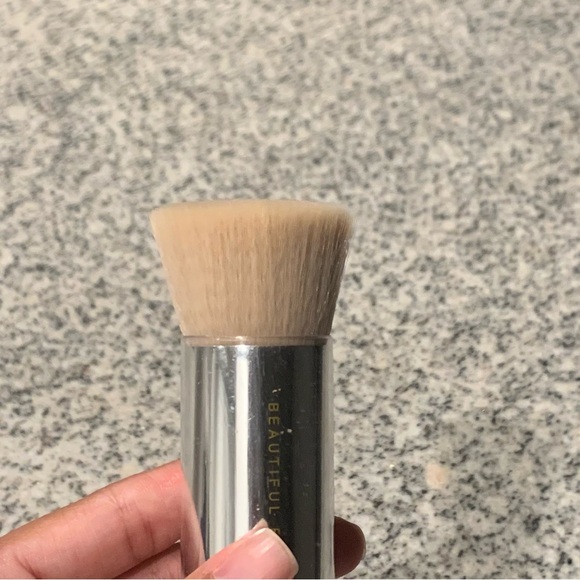 Bare Minerals Beautiful Finish Foundation Brush AS14 - Picture 5 of 7